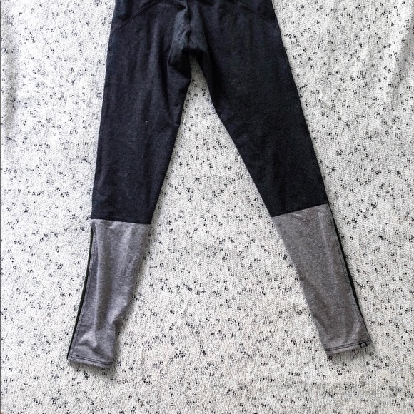 Onzie dark gray dipped leggings size small EUC - Picture 5 of 8
